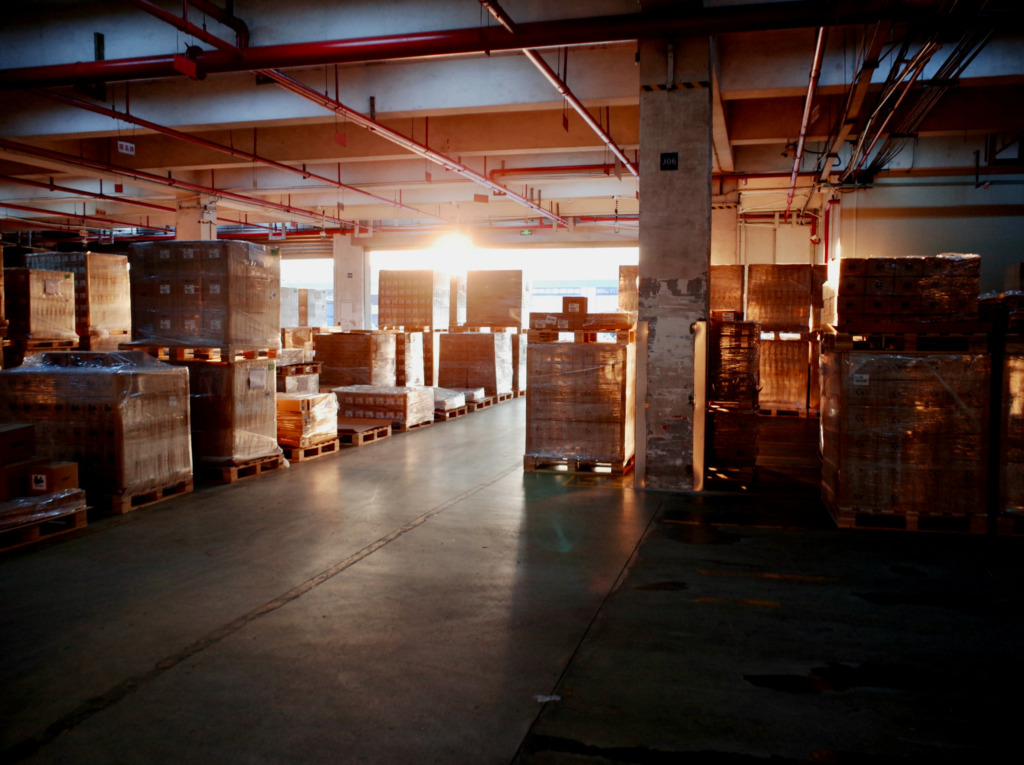 Warehouse with logistics technology